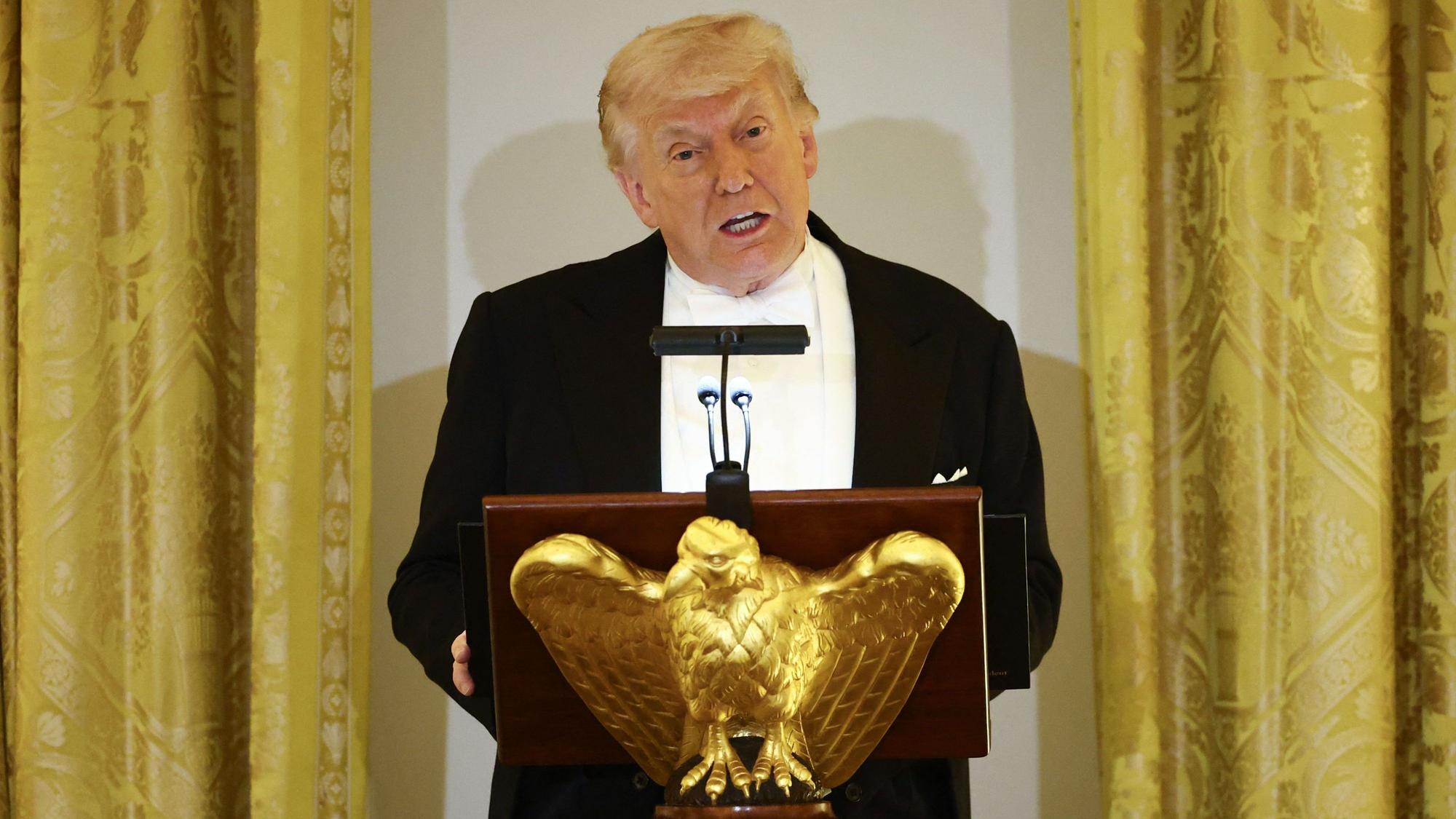 US-Präsident Donald Trump spricht während des Staatsbanketts im East Room des Weißen Hauses in Washington, DC.
