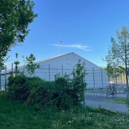 In der Leichtbauhalle des Maximilian-Kolbe-Gymnasiums findet eigentlich der Schulsport statt.
