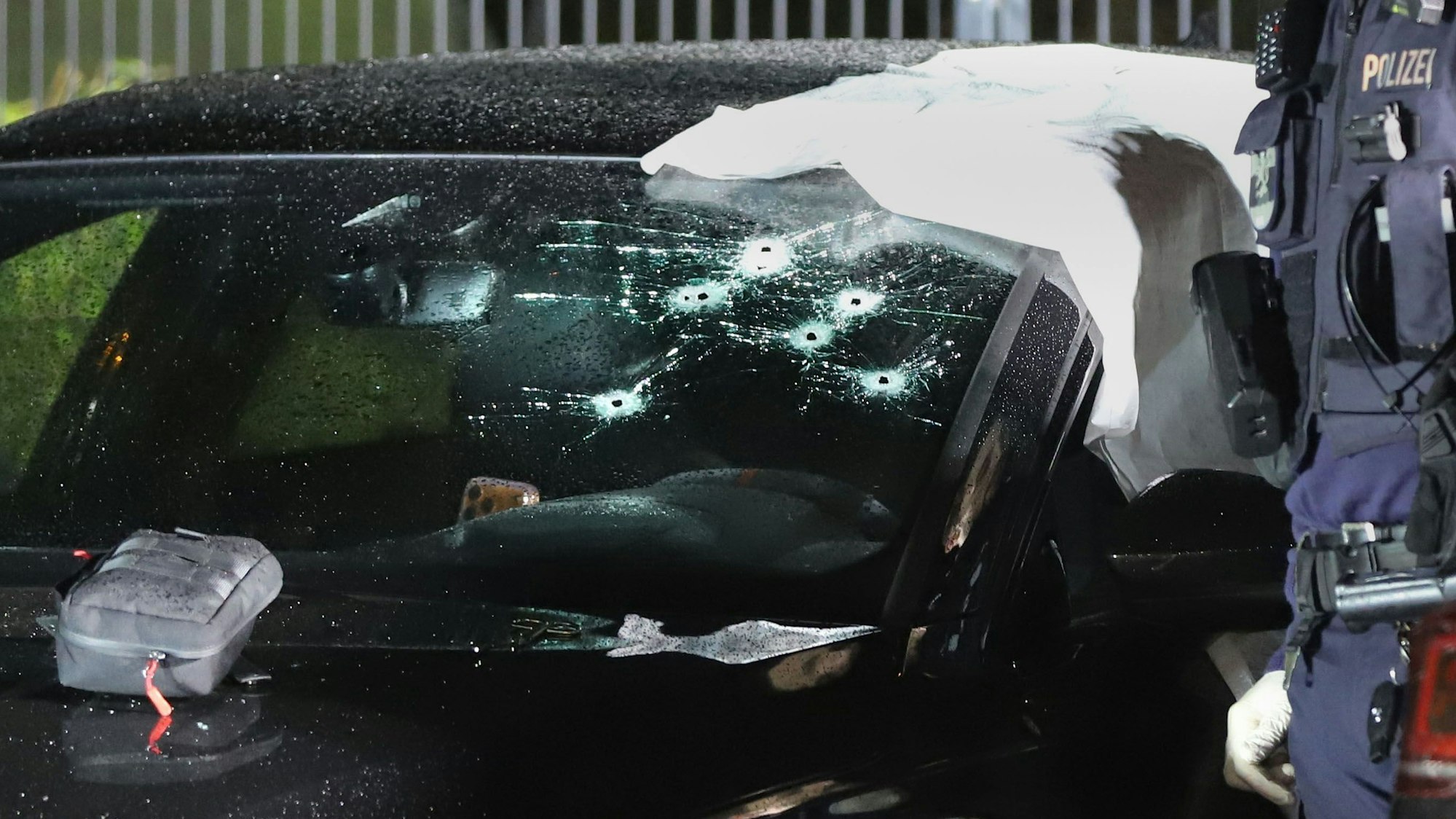 Dezember 2025: In diesem Auto wurde Orhan A. (37) in Dellbrück zum Opfer eines Attentats.