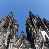 Kölner Dom bei blauem Himmel