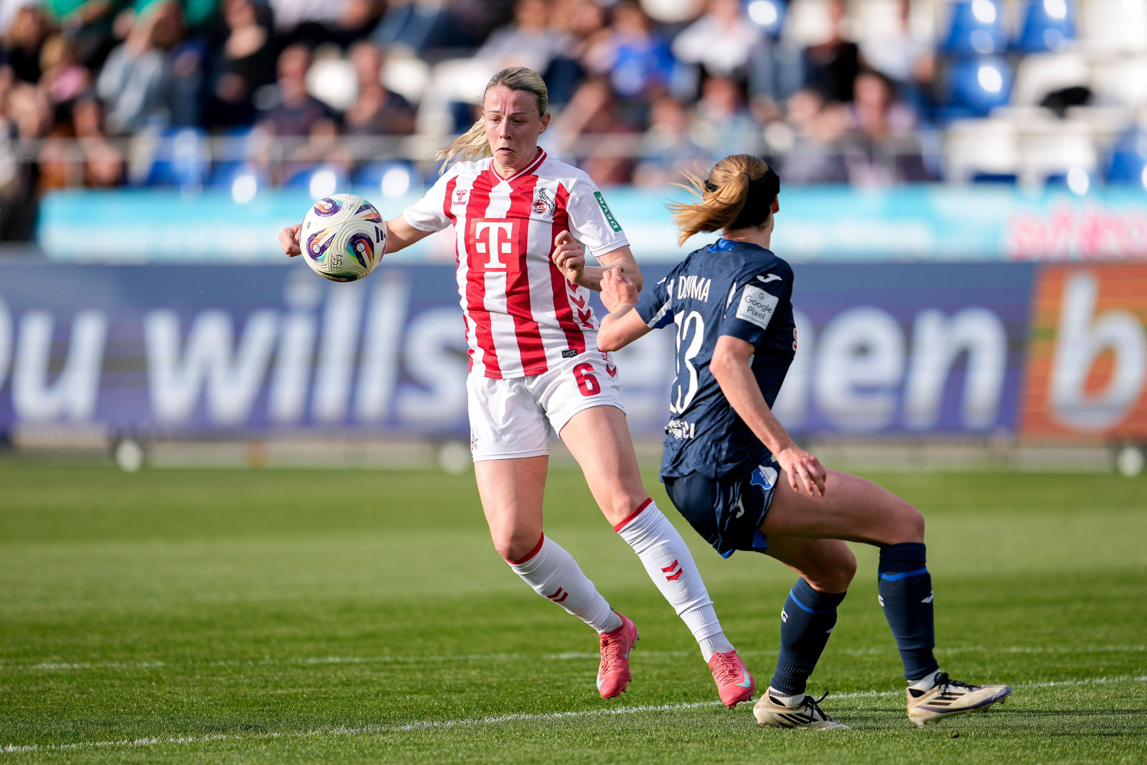v.li.: Sandra Maria Jessen Köln, 6, Wielle Douma Wianda Ellen Geertruida Douma, TSG, 13, Zweikampf, Spielszene, Duell, duel, tackle, tackling, Dynamik, Action, Aktion, 27.04.2026, Sinsheim Hoffenheim Deutschland, Fussball, Google Pixel Frauen-Bundesliga, TSG 1899 Hoffenheim - 1. FC Köln, DFB/DFL REGULATIONS PROHIBIT ANY USE OF PHOTOGRAPHS AS IMAGE SEQUENCES AND/OR QUASI-VIDEO. *** v li Sandra Maria Jessen Cologne, 6 , Wielle Douma Wianda Ellen Geertruida Douma, TSG, 13 , duel, duel scene, duel, tackle, tackling, dynamics, action, action, 27 04 2026, Sinsheim Hoffenheim Germany , Football, Google Pixel Women Bundesliga, TSG 1899 Hoffenheim 1 FC Köln, DFB DFL REGULATIONS PROHIBIT ANY USE OF PHOTOGRAPHS AS IMAGE SEQUENCES AND OR QUASI VIDEO xozx