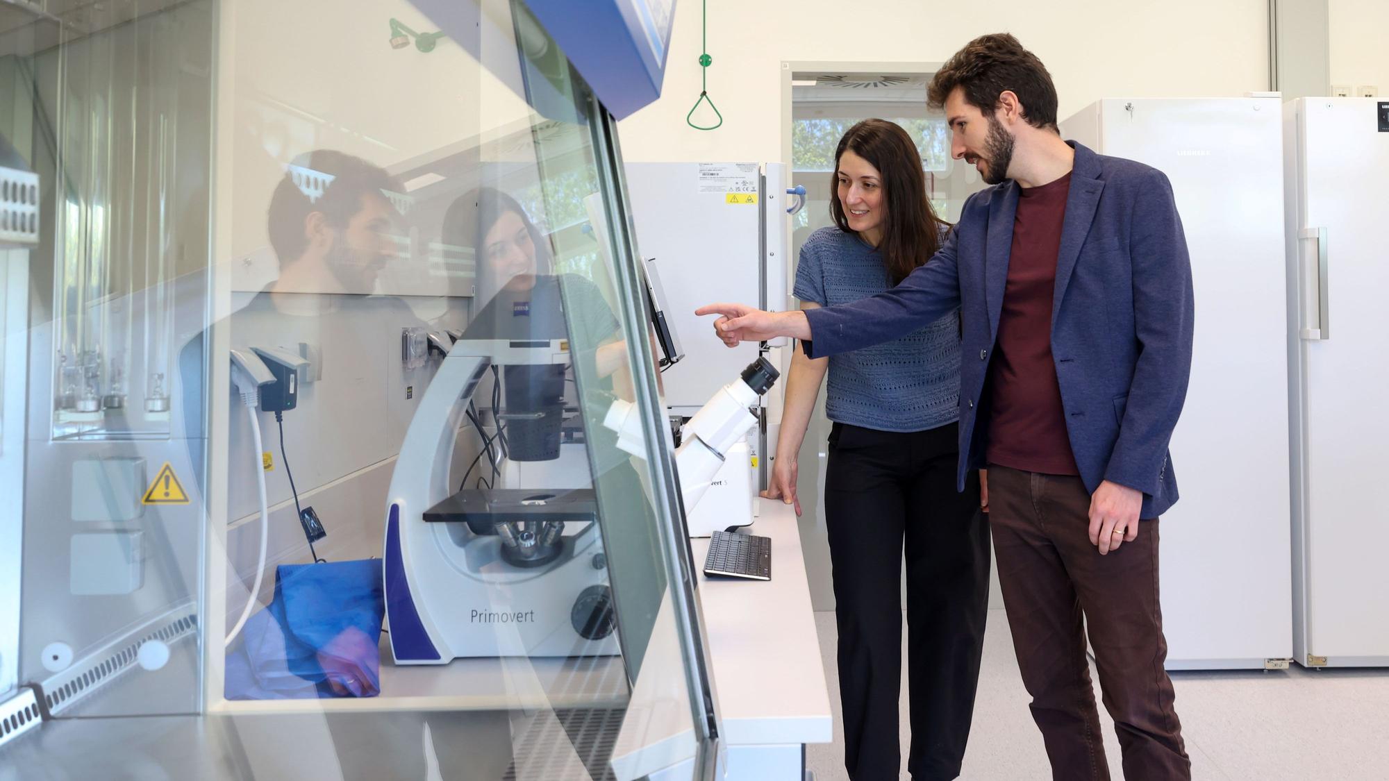 Matteo Veronese und Selin Bozkurt wollen Arbeitsplätze in den neuen Laboren mieten.