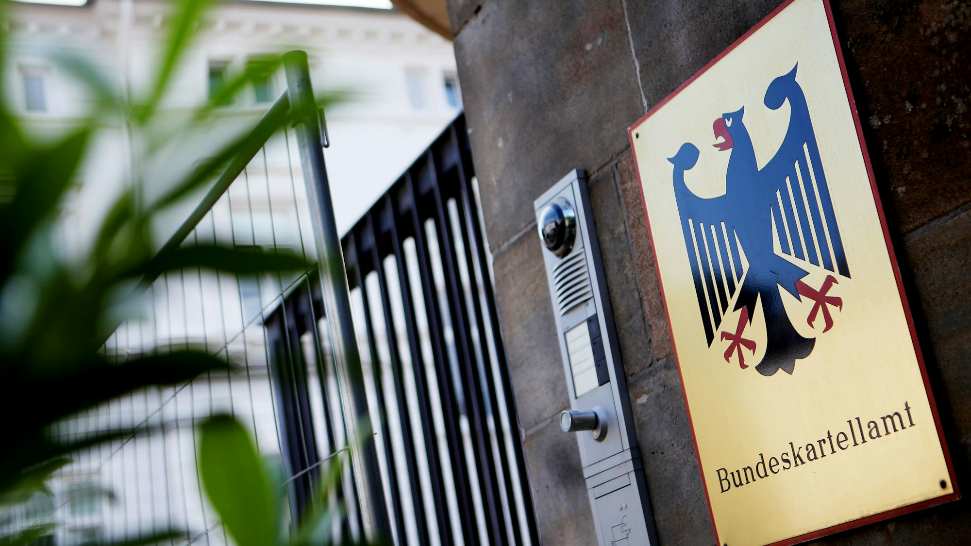 Das Bundeskartellamt achtet darauf, dass Firmen keine unerlaubten Absprachen treffen.