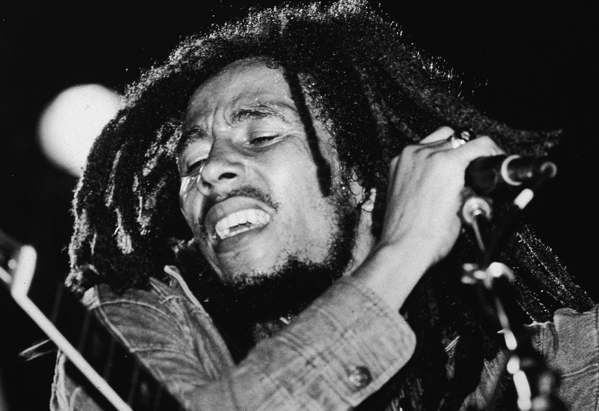Zwölf Kinder wurden von Bob Marley offiziell anerkannt, darunter elf leibliche und ein adoptiertes. Gerüchten zufolge soll Marley jedoch insgesamt zwischen 22 und 46 Söhne und Töchter gezeugt haben. (Bild: Express Newspapers/Getty Images)