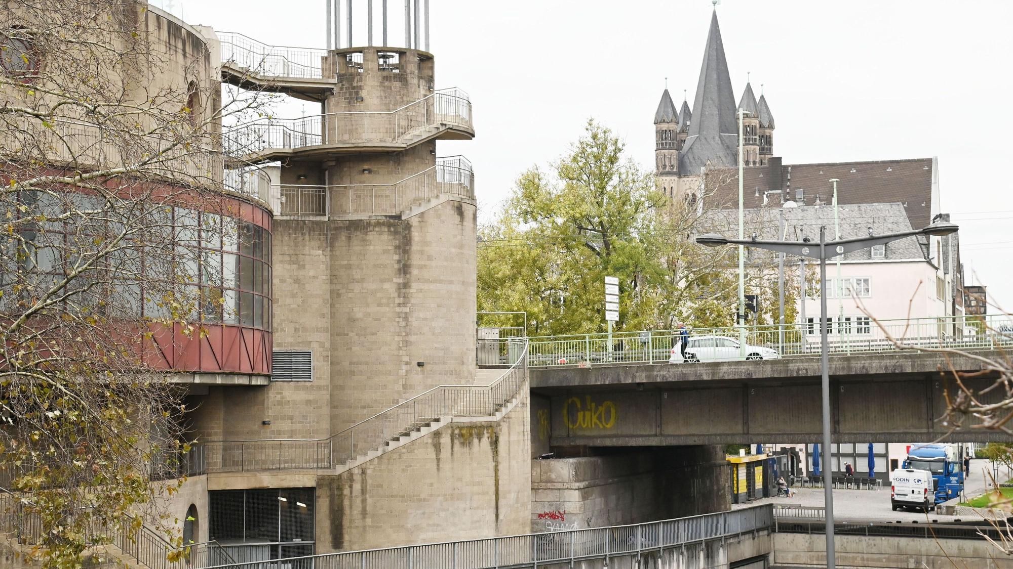 Auf diesem kleinen Turm des Maritims soll das Flügelauto bald stehen.