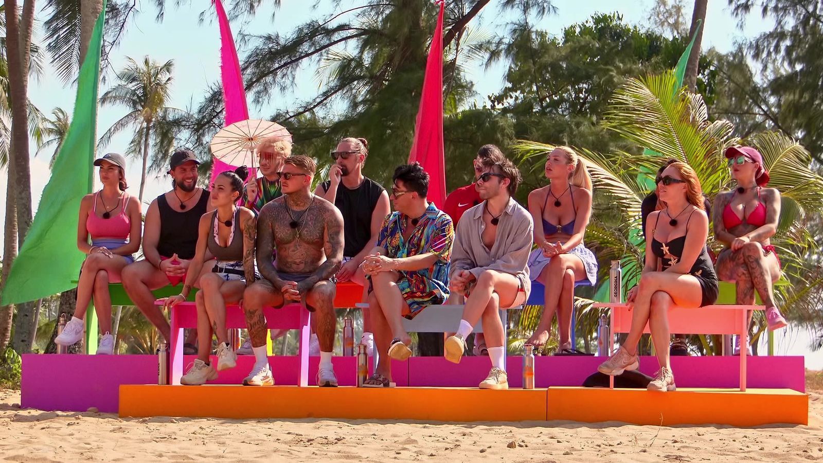 Kader durfte einen Salaisten wählen, der mit den Ausgeschiedenen um den letzten Platz in der Sala kämpfen musste. Alle Sala-Bewohner waren geschockt. (Bild: RTLZWEI)