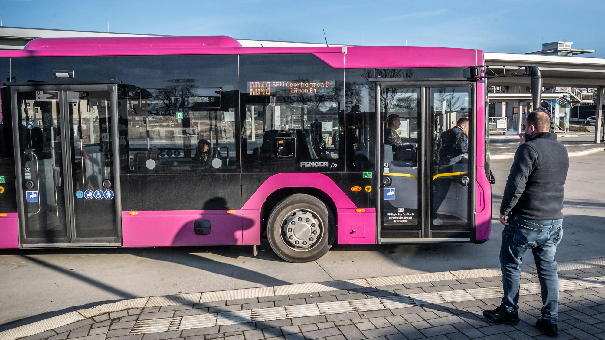Schienenersatzverkehr in Opladen Generalsanierung der Bahnstrecke Köln-Hagen Bild: Ralf Krieger