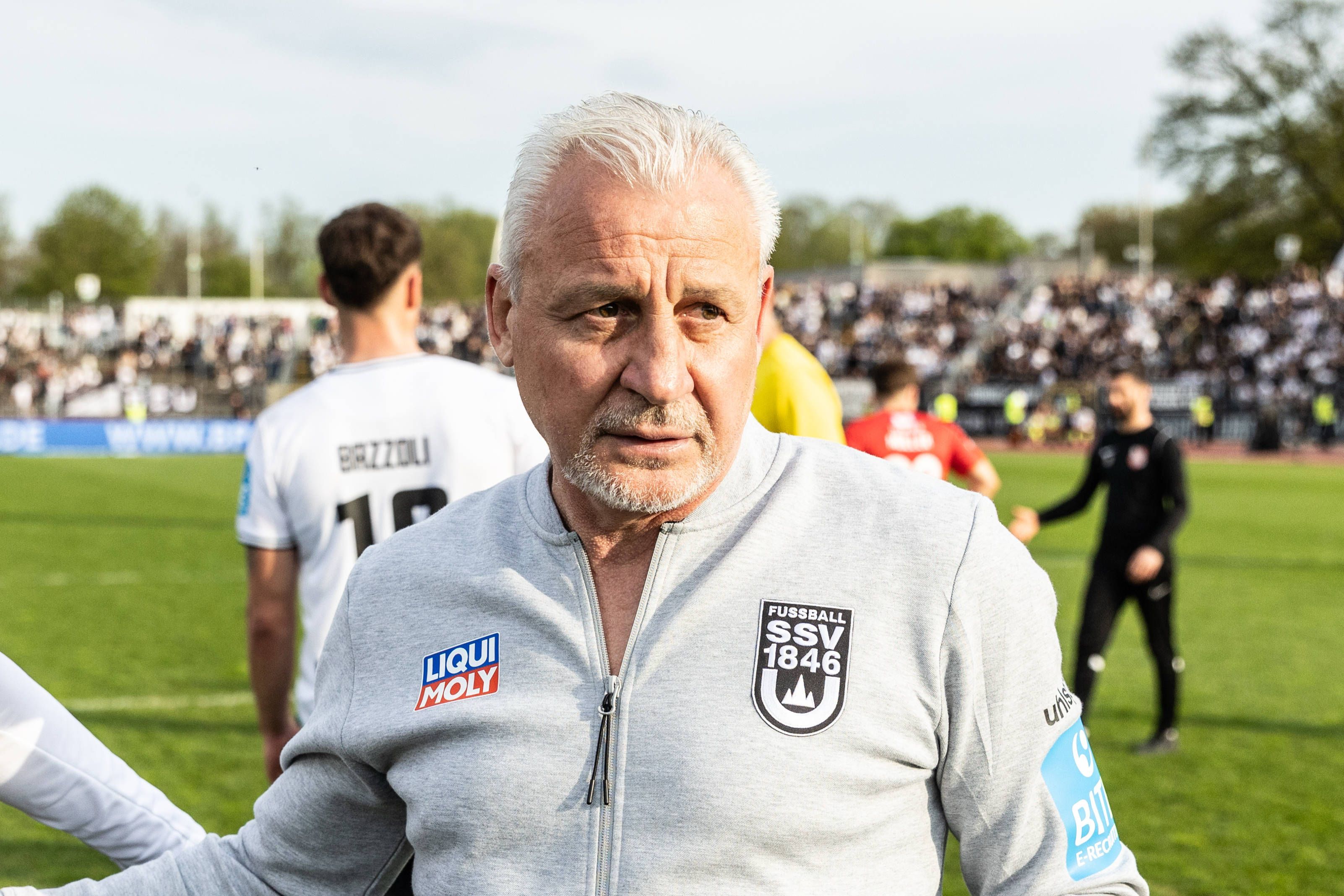 Fussball, Saison 2025/2026, 3. Liga, Donaustadion Ulm, 34. Spieltag, SSV Ulm 1846 Fußball - TSV Havelse, 18.04.2026 18.04.2026, Fussball, Saison 2025/2026, 3. Liga, Donaustadion Ulm, 34. Spieltag, SSV Ulm 1846 Fußball - TSV Havelse, nach Spielende Trainer Pavel Dotchev SSV Ulm 1846 Fußball Foto: Lucca Fundel Foto: Lucca Fundel Ulm Donaustadion Baden-Württemberg Deutschland *** Football, Season 2025 2026, 3 Liga, Donaustadion Ulm, 34 Matchday, SSV Ulm 1846 Soccer TSV Havelse, 18 04 2026 18 04 2026, Football, Season 2025 2026, 3 Liga, Donaustadion Ulm, 34 Matchday, SSV Ulm 1846 Soccer TSV Havelse, after the match Coach Pavel Dotchev SSV Ulm 1846 Soccer Photo Lucca Fundel Photo Lucca Fundel Ulm Donaustadion Baden Württemberg Germany