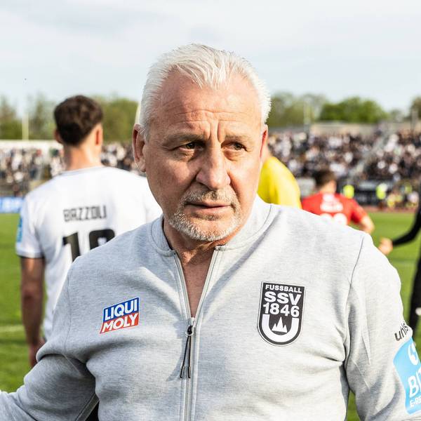 Fussball, Saison 2025/2026, 3. Liga, Donaustadion Ulm, 34. Spieltag, SSV Ulm 1846 Fußball - TSV Havelse, 18.04.2026 18.04.2026, Fussball, Saison 2025/2026, 3. Liga, Donaustadion Ulm, 34. Spieltag, SSV Ulm 1846 Fußball - TSV Havelse, nach Spielende Trainer Pavel Dotchev SSV Ulm 1846 Fußball Foto: Lucca Fundel Foto: Lucca Fundel Ulm Donaustadion Baden-Württemberg Deutschland *** Football, Season 2025 2026, 3 Liga, Donaustadion Ulm, 34 Matchday, SSV Ulm 1846 Soccer TSV Havelse, 18 04 2026 18 04 2026, Football, Season 2025 2026, 3 Liga, Donaustadion Ulm, 34 Matchday, SSV Ulm 1846 Soccer TSV Havelse, after the match Coach Pavel Dotchev SSV Ulm 1846 Soccer Photo Lucca Fundel Photo Lucca Fundel Ulm Donaustadion Baden Württemberg Germany