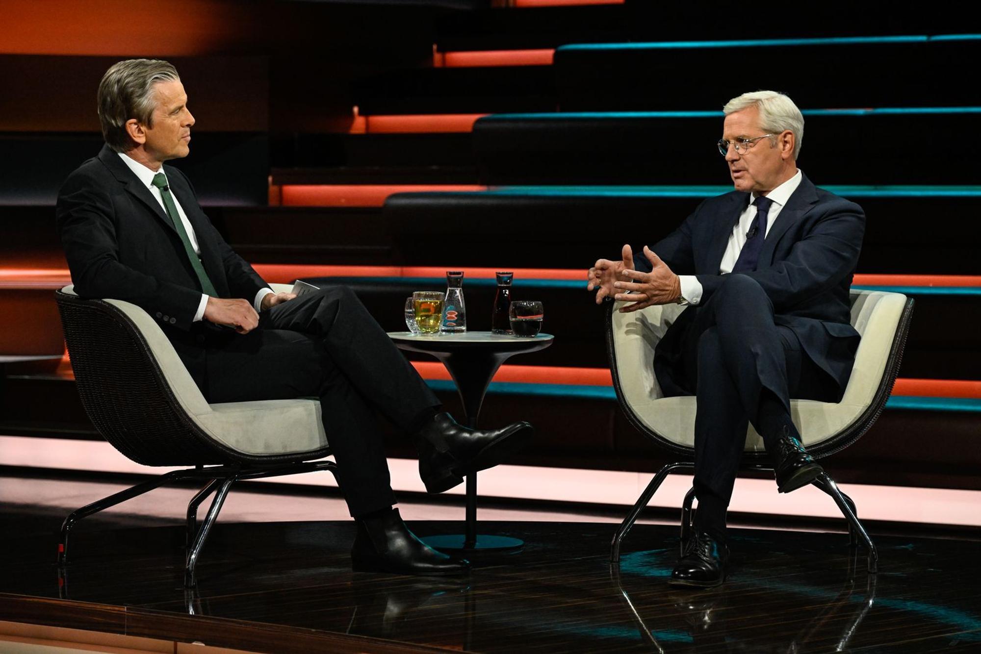 Während von massiven Spannungen innerhalb der schwarz-roten Koalition berichtet wird, wollte CDU-Politiker Norbert Röttgen (rechts) bei „Markus Lanz“ davon nichts wissen. (Bild: ZDF/ Markus Hertrich)