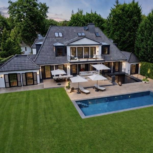 Die Villa von Verona Pooth in Meerbusch hat einen Käufer gefunden.