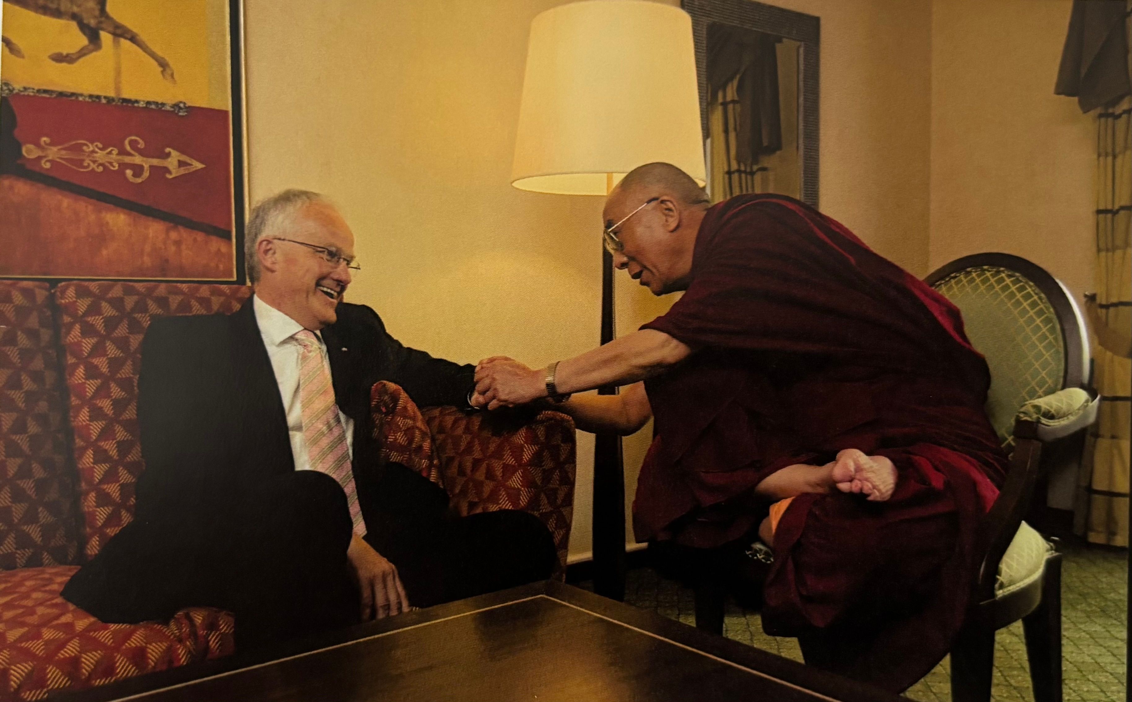 Der frühere NRW-Ministerpräsident Jürgen Rüttgers (CDU) traf im Jahr 2008 in Bochum mit dem Dalai Lama zusammen.
