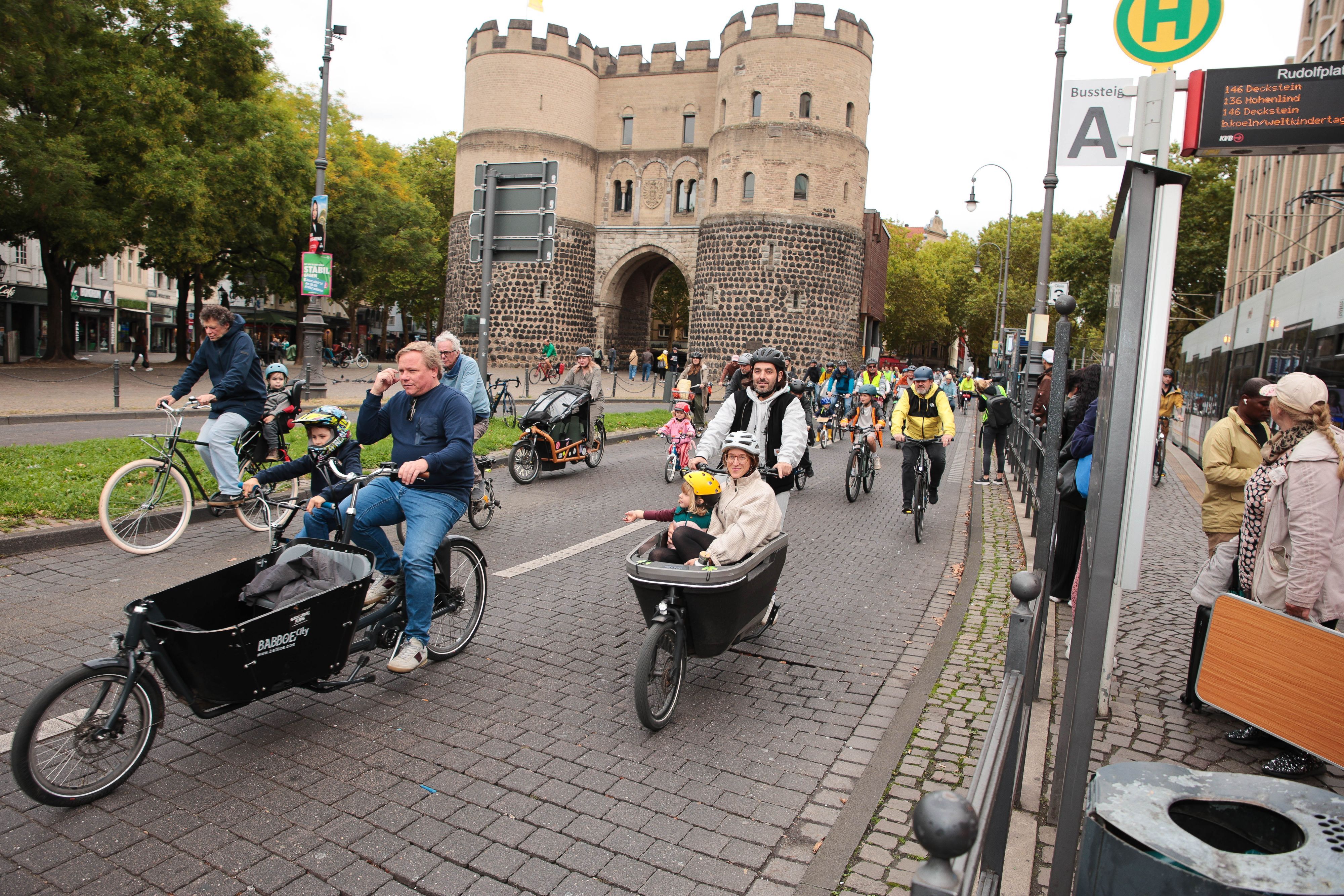 Die Demo Kidical Mass am Rudolfplatz im vergangenen Jahr