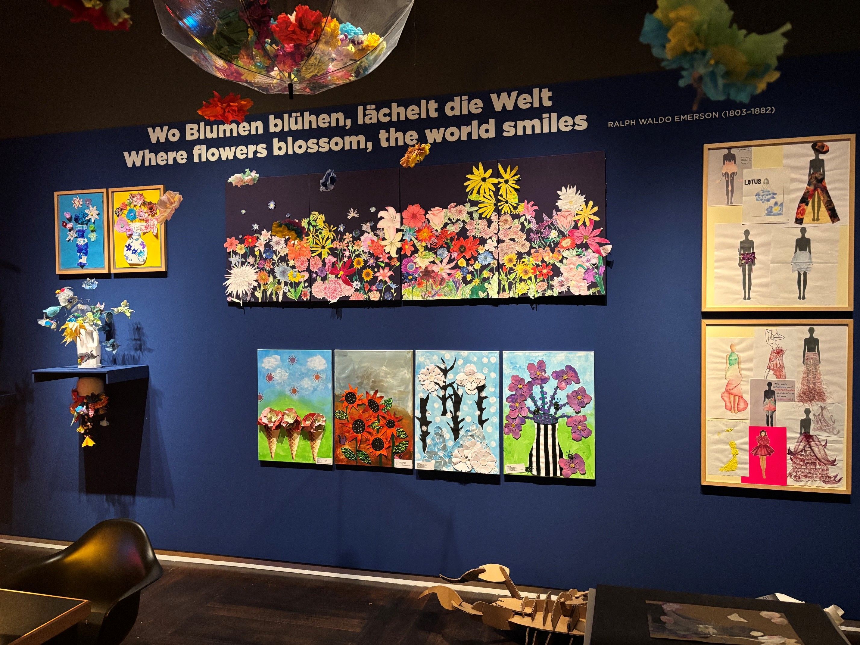 Arbeiten von Schülerinnen und Schülerin zum Thema Blumen sind derzeit im Wallraf-Richartz-Museum zu sehen.