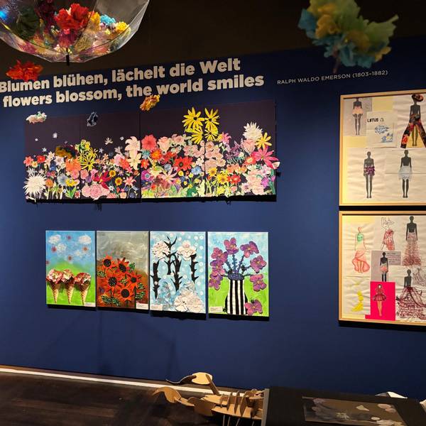 Arbeiten von Schülerinnen und Schülerin zum Thema Blumen sind derzeit im Wallraf-Richartz-Museum zu sehen.
