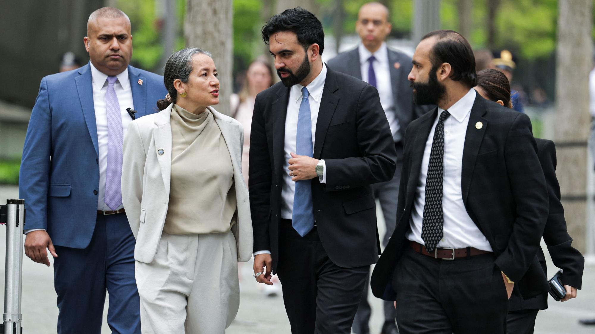 New Yorks Bürgermeister Zohran Mamdani trifft am 9/11-Memorial ein, kurz vor dem Besuch des britischen Königs Charles III. und Königin Camilla am 29. April 2026.