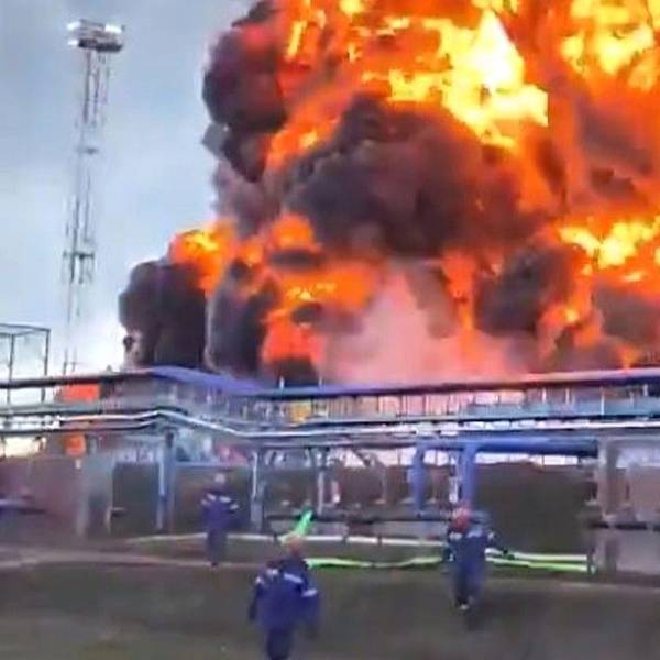 Auf einem Screenshot aus einem Video, das aus der russischen Region Perm stammen soll, ist ein Großbrand zu sehen.