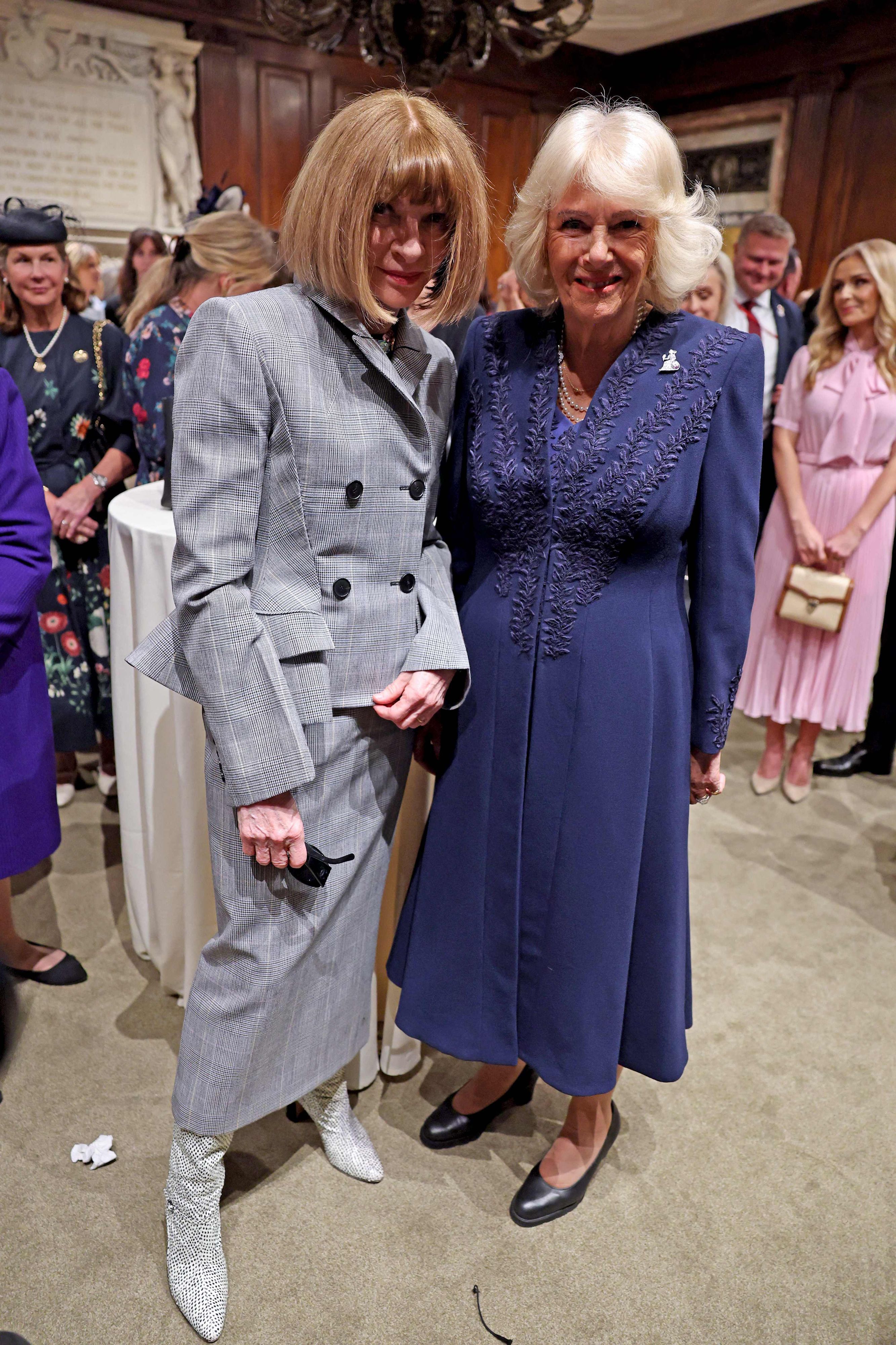 Königin Camilla (r) und Anna Wintour während eines Besuchs in der New York Public Library anlässlich einer Alphabetisierungsveranstaltung.