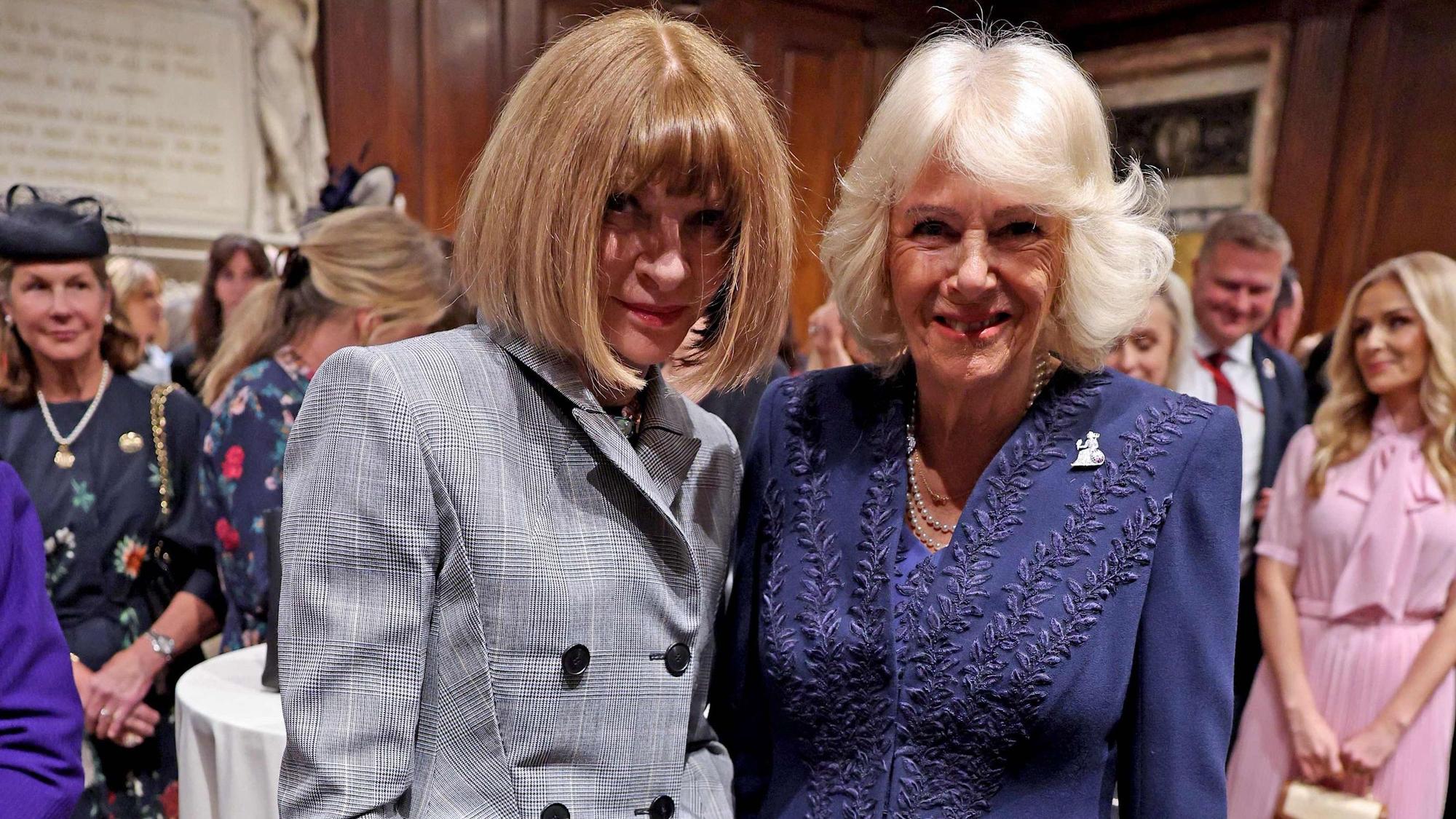 Königin Camilla (r) und Anna Wintour während eines Besuchs in der New York Public Library anlässlich einer Alphabetisierungsveranstaltung.