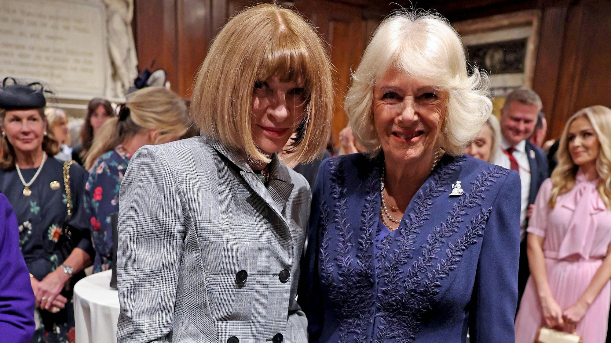 Königin Camilla (r) und Anna Wintour während eines Besuchs in der New York Public Library anlässlich einer Alphabetisierungsveranstaltung.