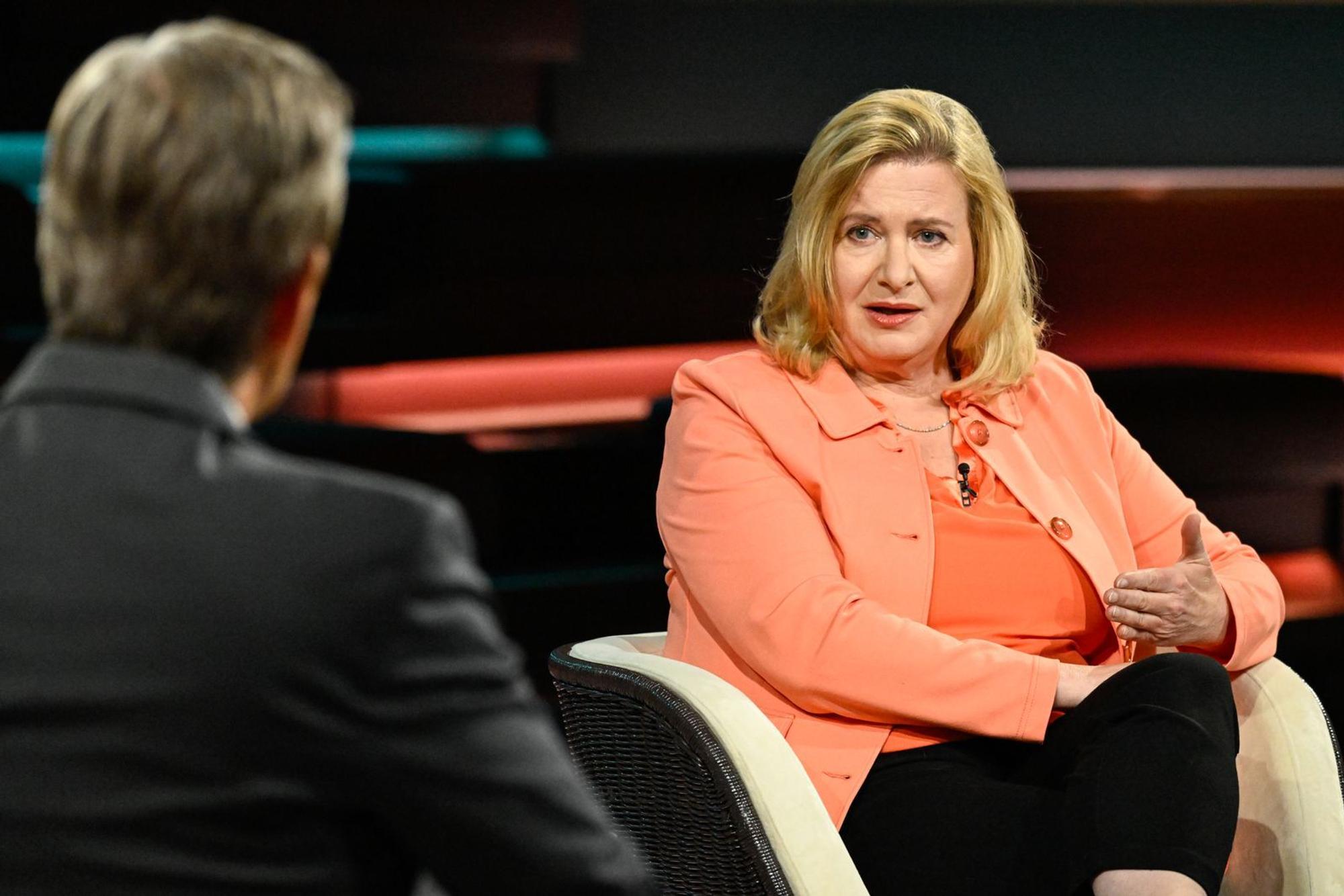 Journalistin Eva Quadbeck verriet: „Es ist tatsächlich laut geworden, als es um den ersten Mai ging.“ (Bild: ZDF / Markus Hertrich)