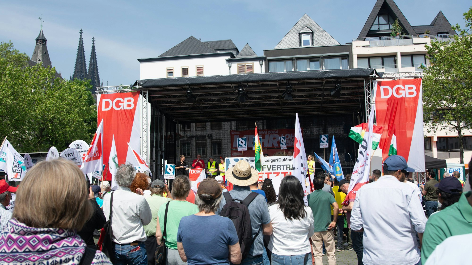 Zum Tag der Arbeit am 1. Mai organisiert der DGB traditionell eine Demonstration mit Kundgebung wie hier im Jahr 2024. (Archivbild)