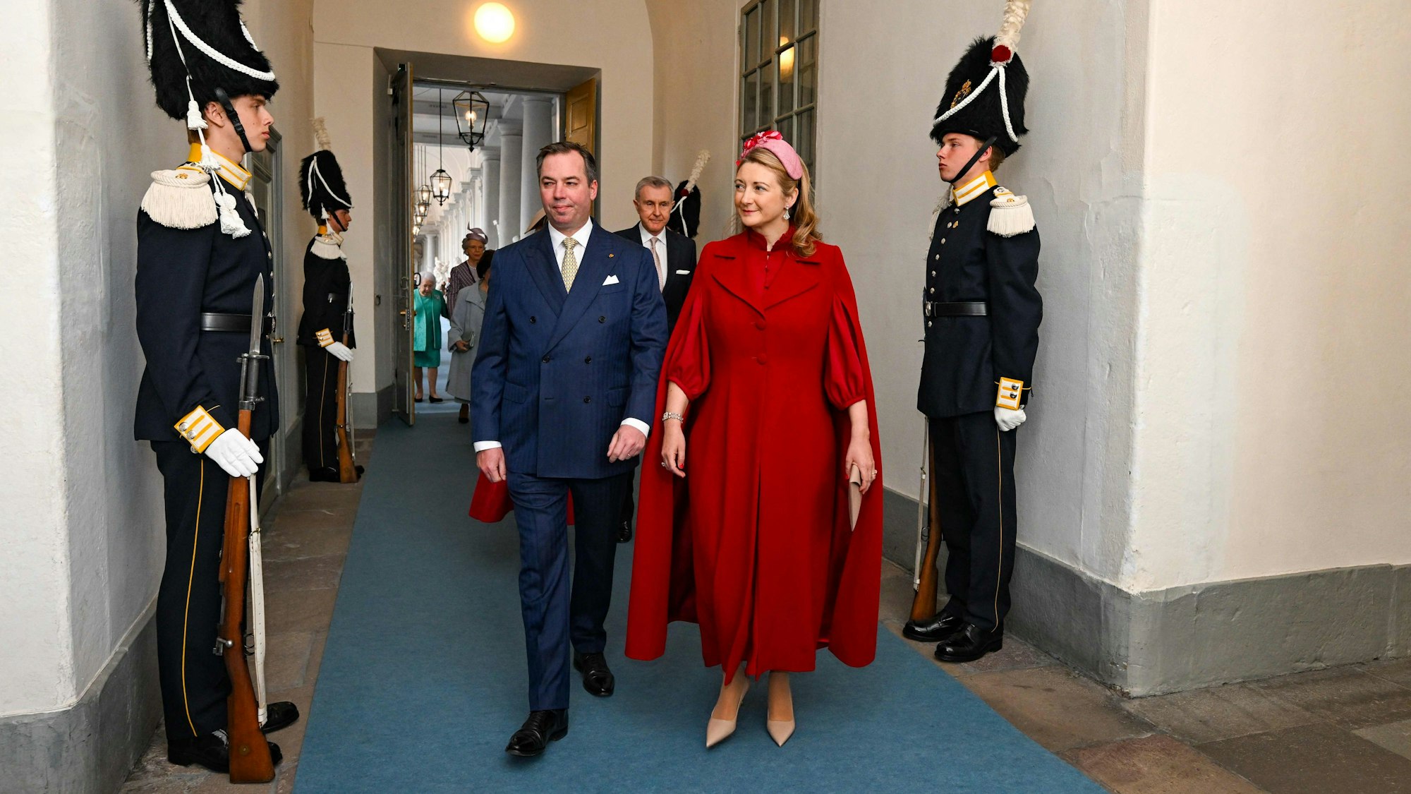 Erbgroßherzog Guillaume und Erbgroßherzogin Stéphanie von Luxemburg treffen zum Dankgottesdienst in der Schlosskirche von Stockholm ein.