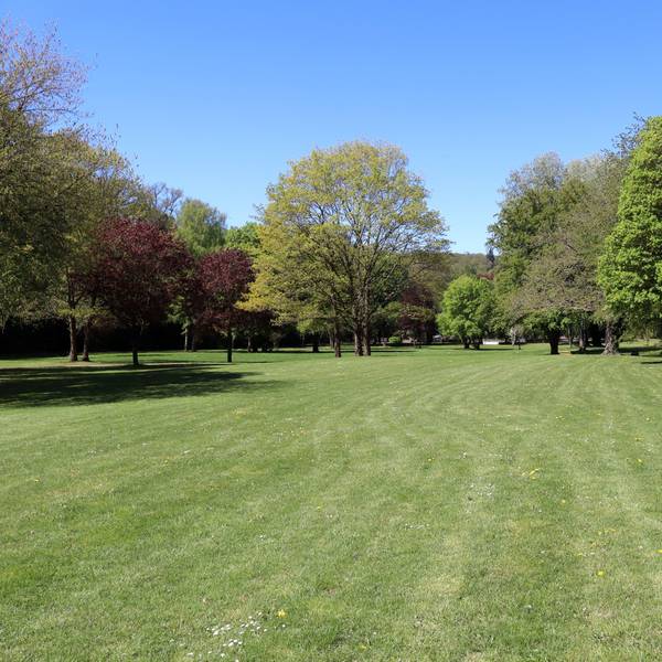 Das Bild zeigt den Schleidpark in Bad Münstereifel an der Stelle, an der früher das Parkhotel stand.