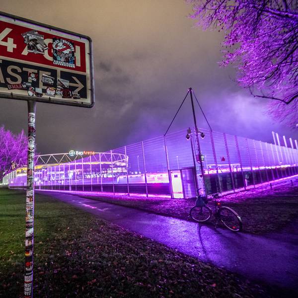 An die Autobahn 1 (Stelze, links) grenzt der Sportpark.