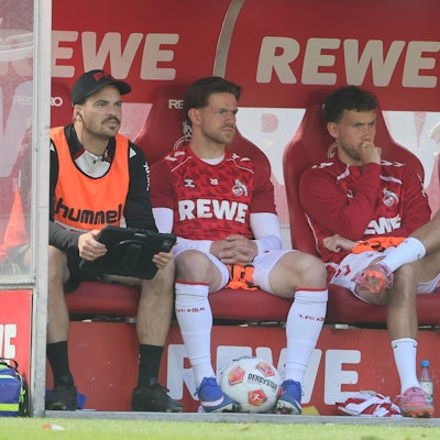Jan Thielmann, Luca Waldschmidt und Joel Schmiedt auf der Ersatzbank.
