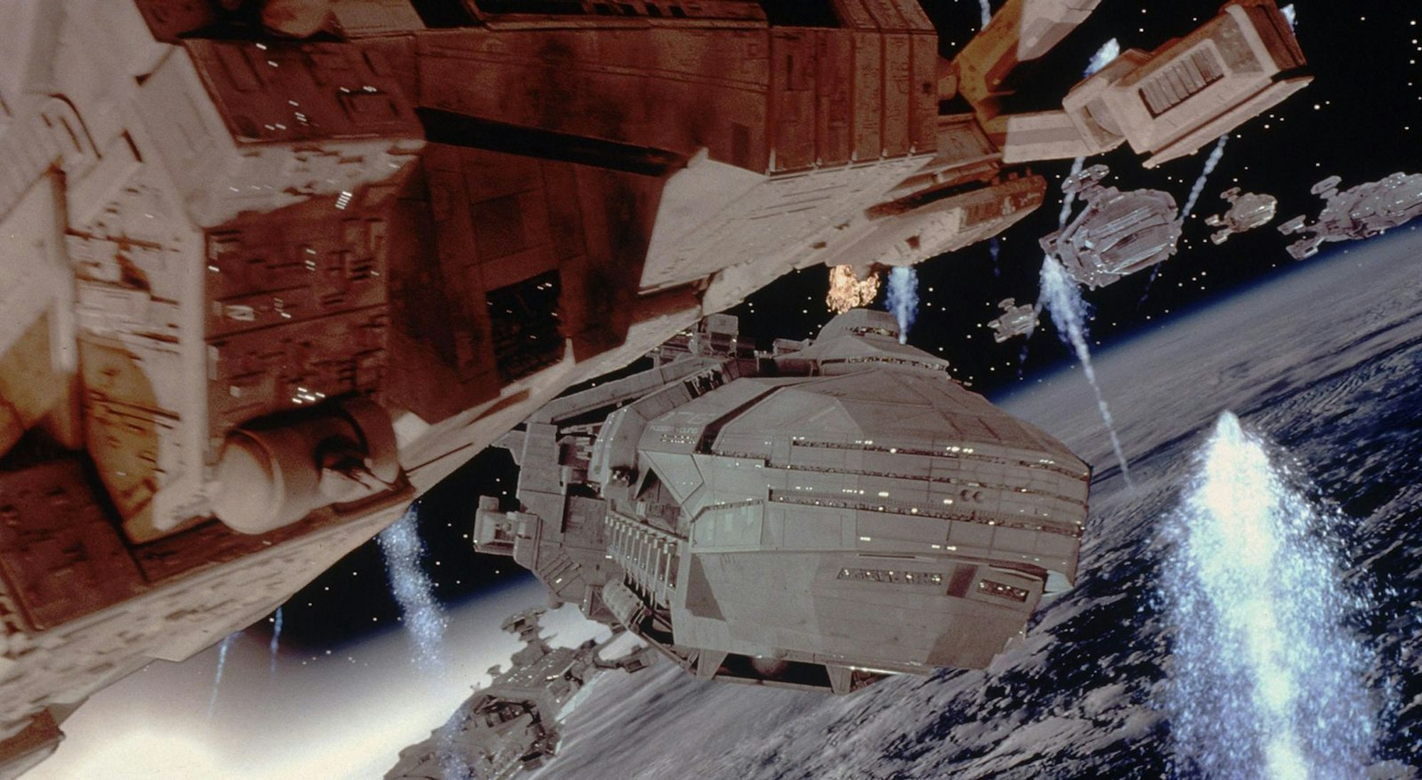 Einer der abgefahrensten und aufwändigsten Weltraumballereien aller Zeiten - mehr ist „Starship Troopers“ nicht, mehr will der Film auch nicht sein. (Bild: 1997 TriStar Pictures, Inc. and Touchstone Pictures. All Rights Reserved.)