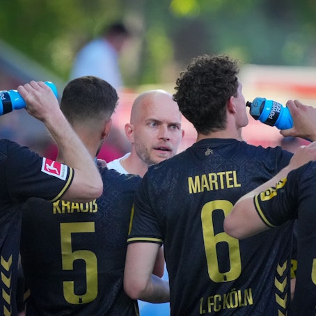 René Wagner versuchte, in der Trinkpause seine Mannschaft neu zu sortieren. Doch der FC brachte die 2:0-Führung in Berlin nicht ins Ziel.