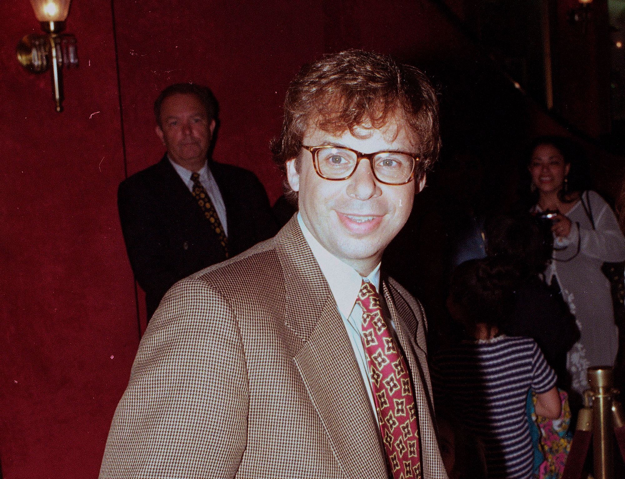 Rick Moranis posiert.