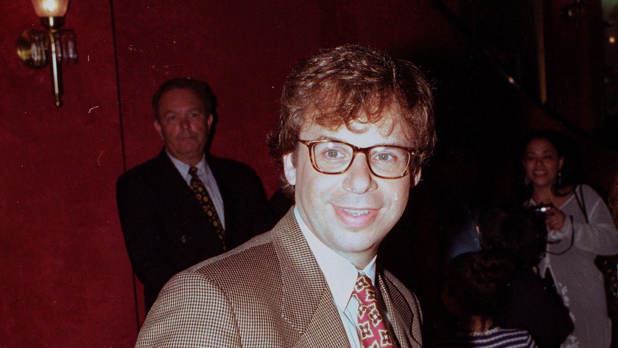 Rick Moranis posiert.