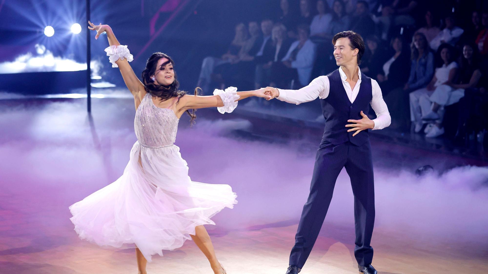 Malika Dzumaev und Joel Mattli tanzen.