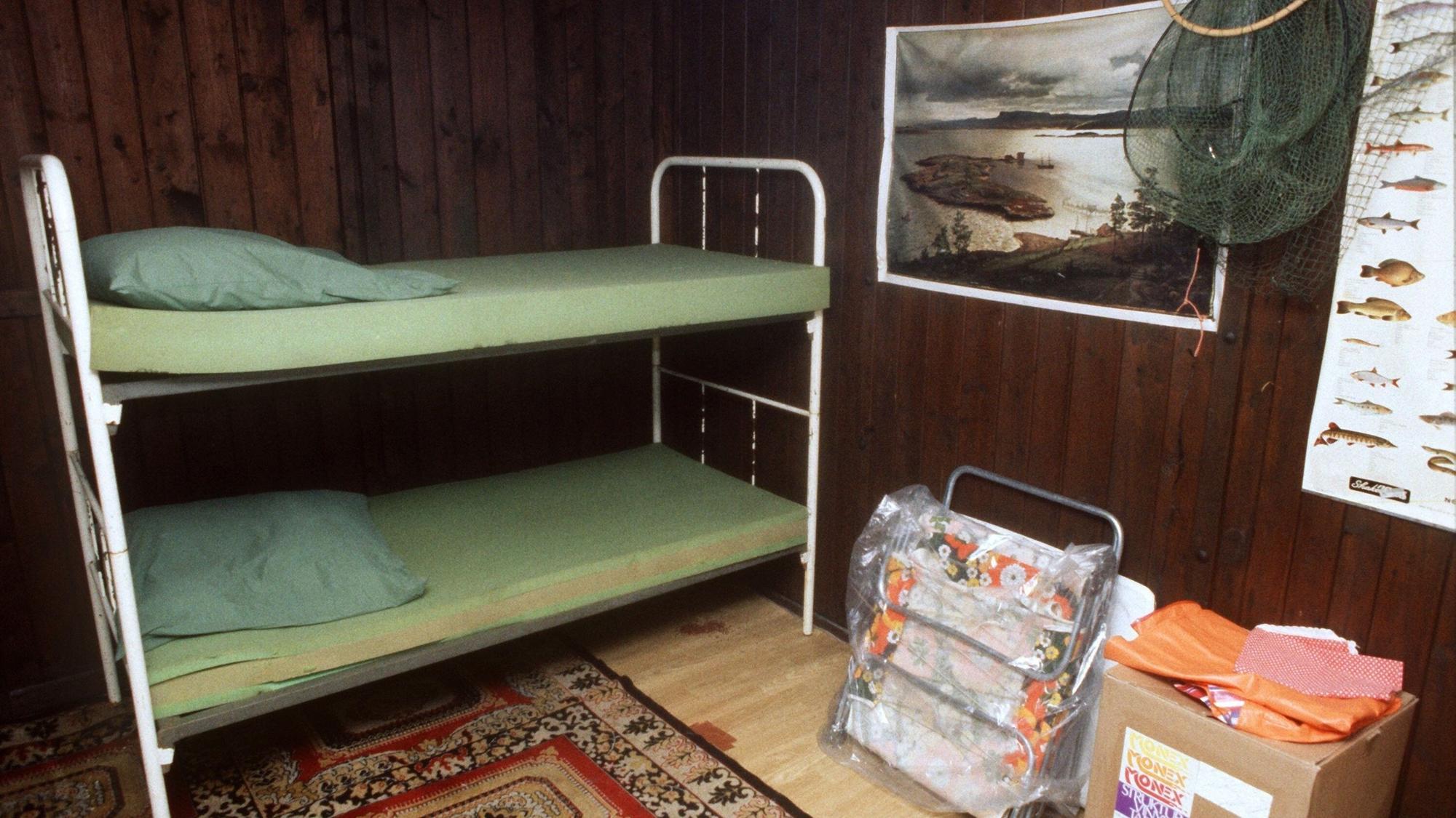 Das Archivbild zeigt die Holzhütte, in der Meike und Lars Schlecker während ihrer Entführung festgehalten wurden.