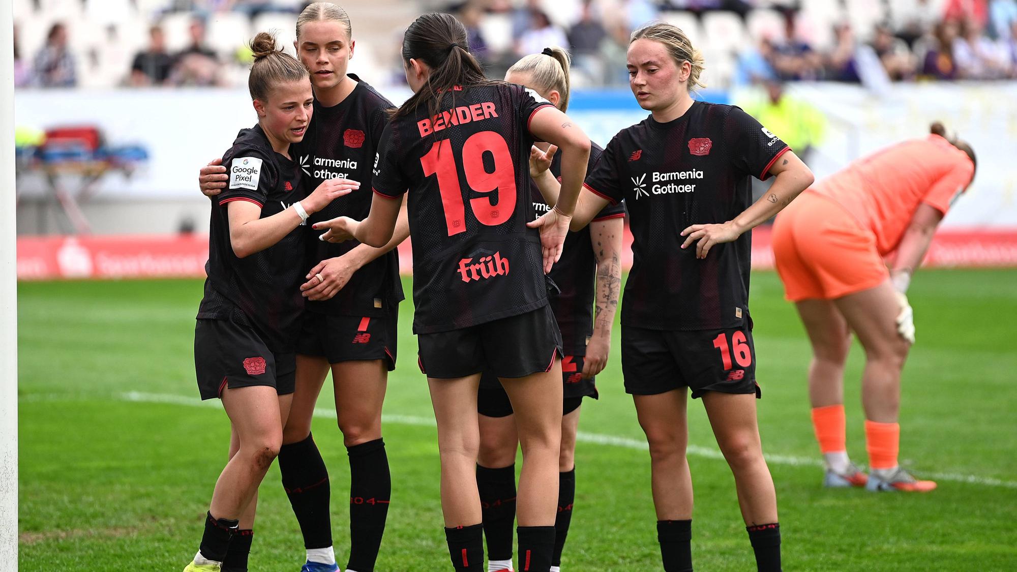 Torjubel Kristin Kögel Google Pixel Frauen Bundesliga SGS Essen Bayer Leverkusen 03.05.2026 Torjubel Kristin Kögel Bayer Leverkusen, Google Pixel Frauen Bundesliga, 24. Spieltag, SGS Essen gegen Bayer Leverkusen am 03. Mai 2026 im Stadion an der Hafenstraße, Essen. *** Goal celebration Kristin Kögel Google Pixel Women Bundesliga SGS Essen Bayer Leverkusen 03 05 2026 Goal celebration Kristin Kögel Bayer Leverkusen , Google Pixel Women Bundesliga, 24 Matchday, SGS Essen vs Bayer Leverkusen on 03 May 2026 at Stadion an der Hafenstraße, Essen