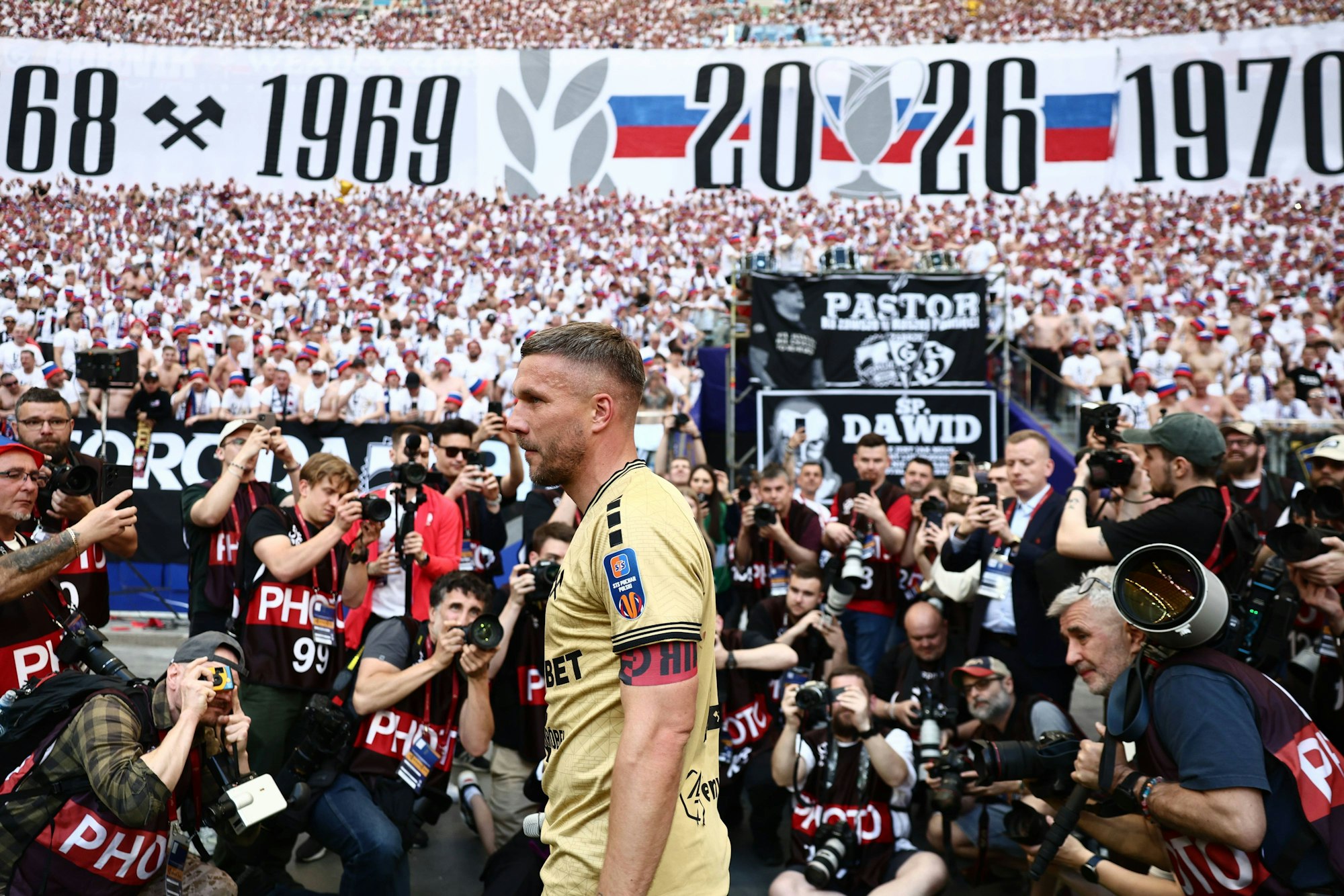 Polish Cup Final Gornik Zabrze - Rakow Czestochowa Lukas Podolski celebrates the win after the Polish Cup Final Gornik Zabrze - Rakow Czestochowa at National Stadium in Warsaw, Poland on May 2, 2026. Warsaw Poland PUBLICATIONxNOTxINxFRA Copyright: xJakubxPorzyckix originalFilename:porzycki-polishcu260502_npMzb.jpg