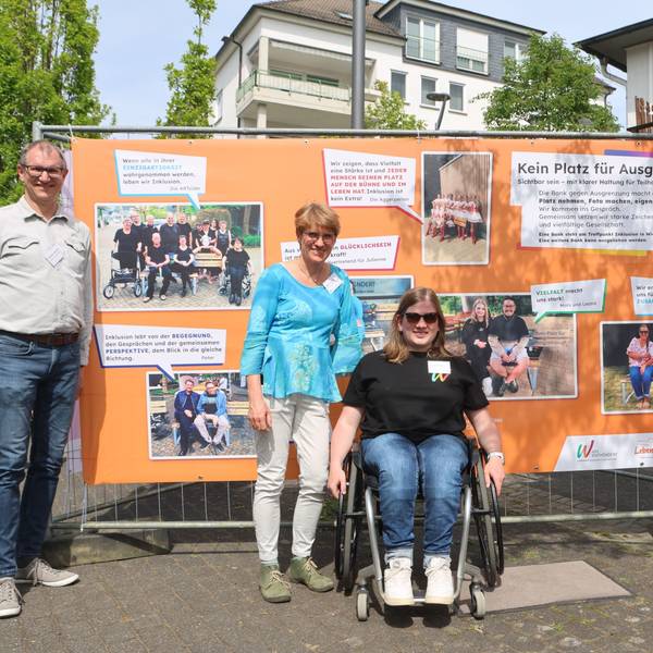 Protesttag Gleichstellung, Wiehl, Andreas (v.l.) und Maria Lamsfuß, Pauline Schramm und Astrid Wollenweber