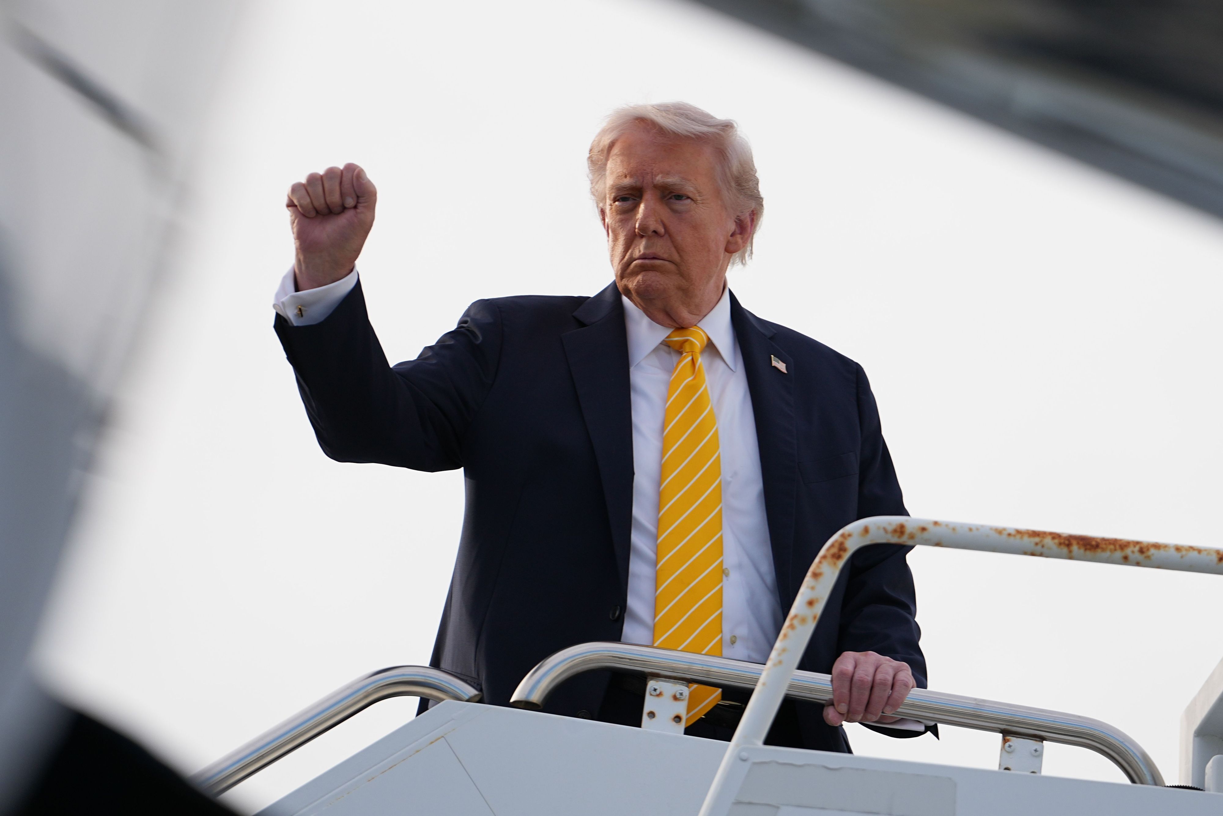 US-Präsident Donald Trump besteigt die Air Force One.
