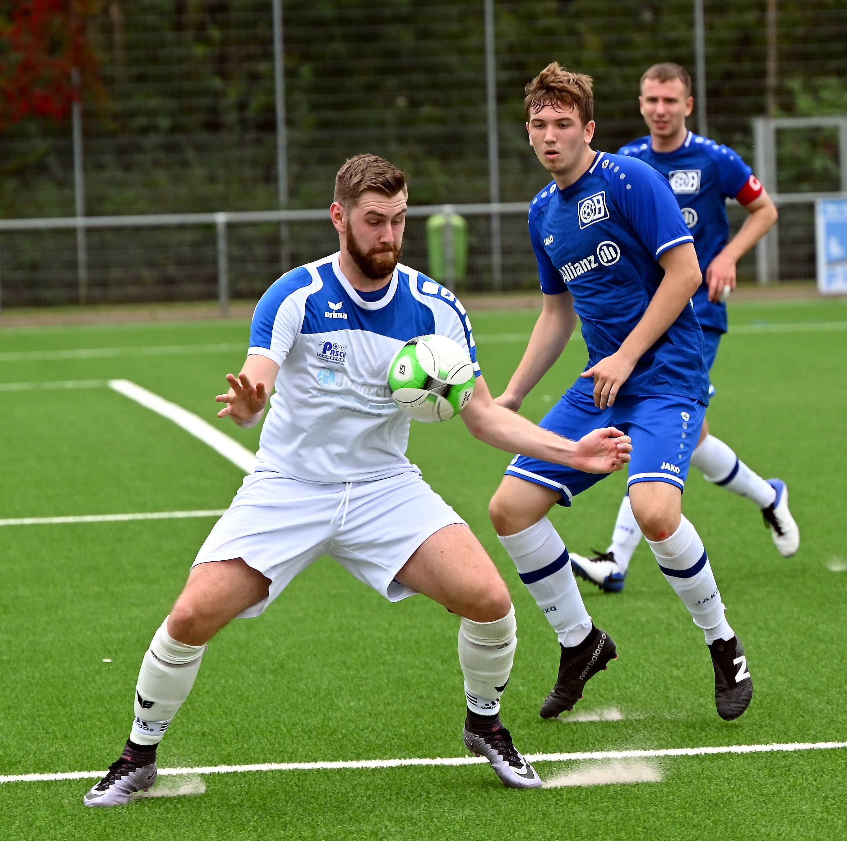 Fußball
Bergfried Leverkusen - Ford Niehl

vorne: Marcel Heßdörfer (Leverk)

Foto: Uli Herhaus