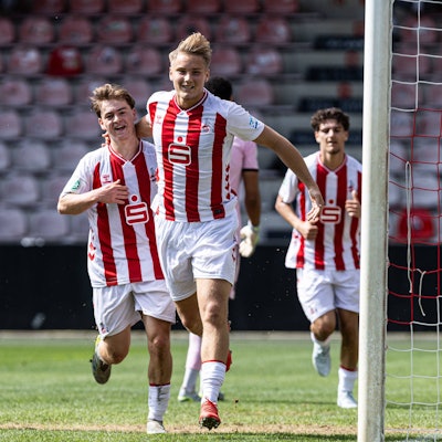 A-Junioren Bundesliga U19 Achtelfinale: 1. FC Köln U19 - FC Bayern München U19 02.05.2026 1. FC Köln U19 bejubelt das Tor, 1:0 durch Fynn Schenten 1. FC Köln U19, 9 A-Junioren Bundesliga U19 Achtelfinale: 1. FC Köln U19 - FC Bayern München U19 Franz-Kremer-Stadion, Köln 02.05.2026 DFL egulations prohibit any use of photographs as image sequences and/or quasi video. *** A Junioren Bundesliga U19 Achtelfinale 1 FC Köln U19 FC Bayern München U19 02 05 2026 1 FC Köln U19 celebrates the goal, 1 0 by Fynn Schenten 1 FC Köln U19, 9 A Junioren Bundesliga U19 Achtelfinale 1 FC Köln U19 FC Bayern München U19 Franz Kremer Stadion, Köln 02 05 2026 DFL egulations prohibit any use of photographs as image sequences and or quasi video Copyright: xBEAUTIFULxSPORTS/Buriakovx