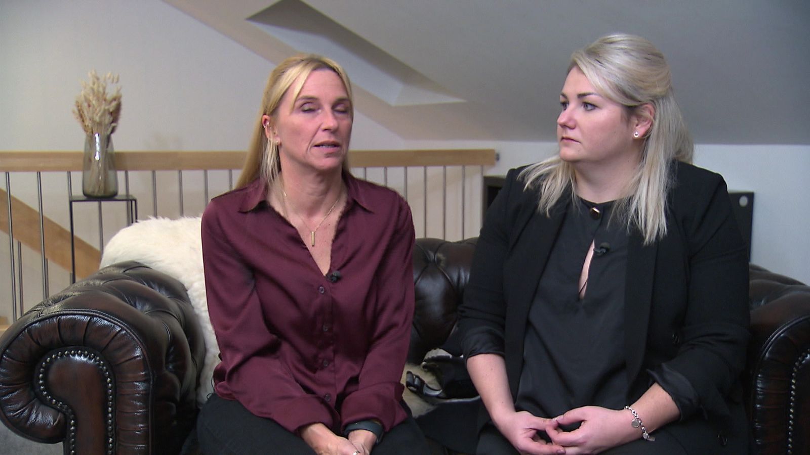 Hauptkritikpunkt von Sandra (links) und Diana: Das Essen war zu kalt. 
 (Bild: RTL)