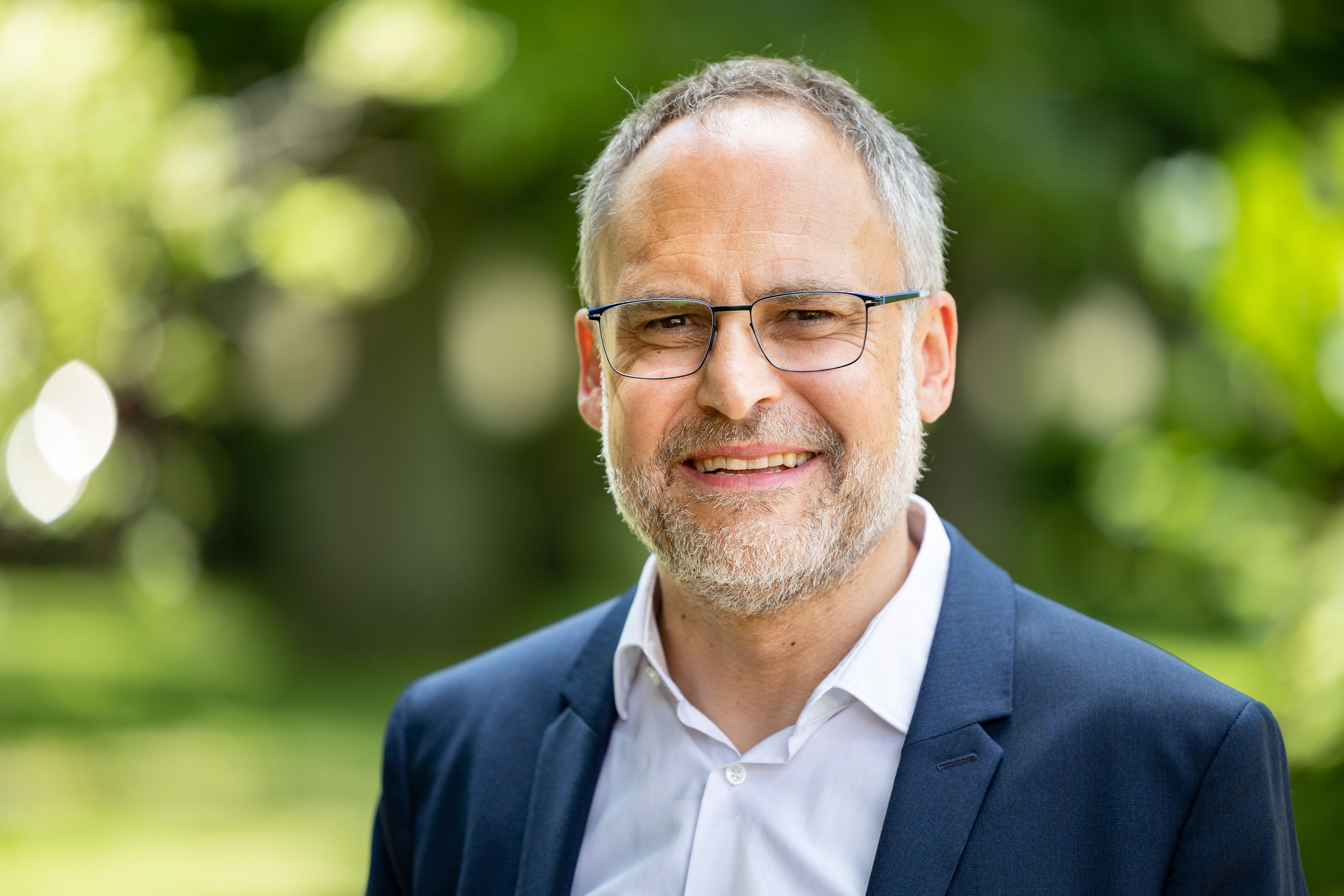 Prof. Dr. Klaus Meier Vizepräsident für Studium und Lehre schaut in die Kamera.