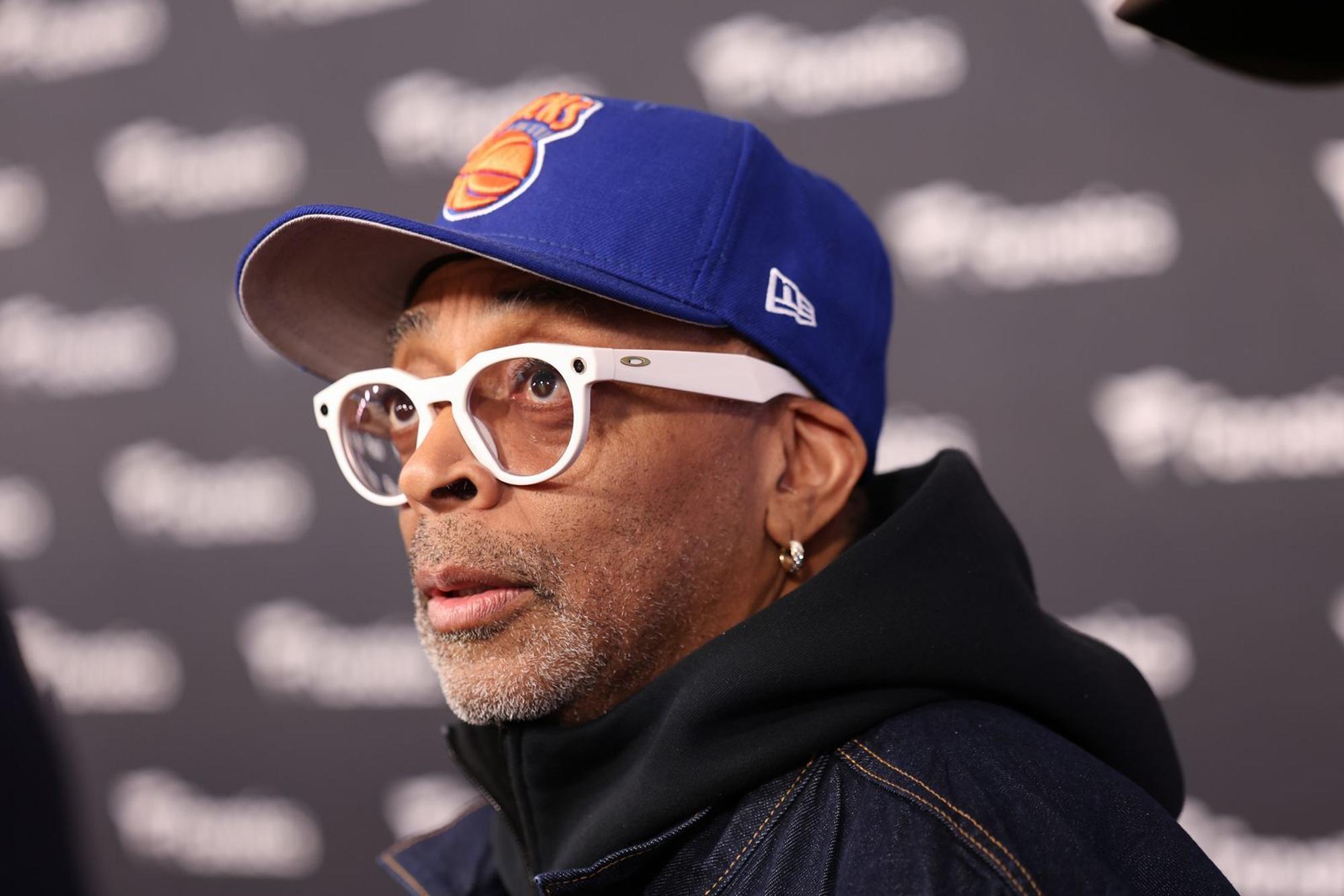 Anders als viele Landsleute und Kritiker hat US-Regisseur Spike Lee kein Problem mit dem Biopic „Michael“. (Bild: 2026 Getty Images/Anna Webber)