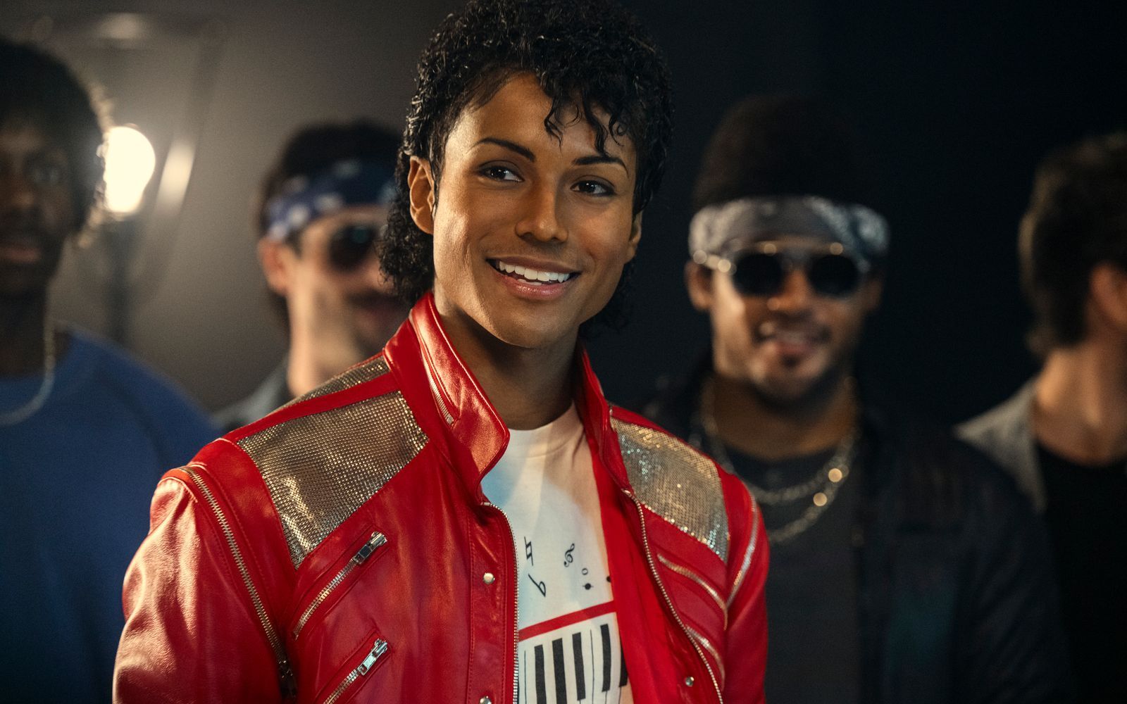 Jafaar Jackson, der Neffe von Michael Jackson, schlüpft in „Michael“ in die Rolle des größten Popstars aller Zeiten. (Bild: Lionsgate/Glen Wilson)