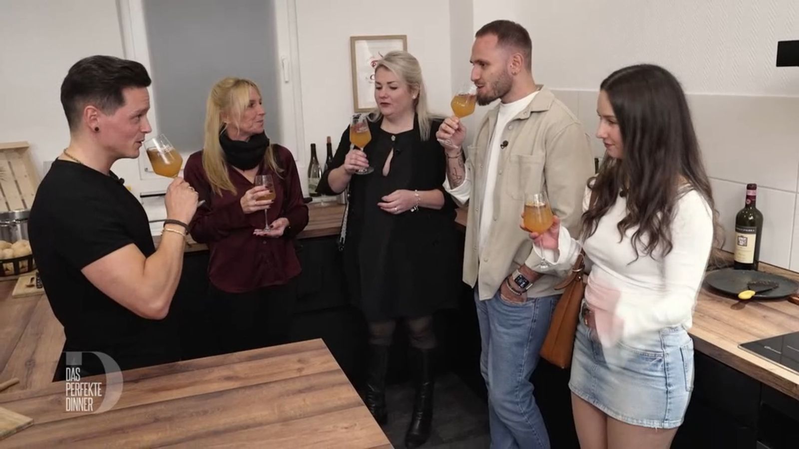 Die Überraschung des Abends: Timo, Sandra, Diana, Manuel und Greta (von links) kennen sich tatsächlich noch nicht.
 (Bild: RTL)