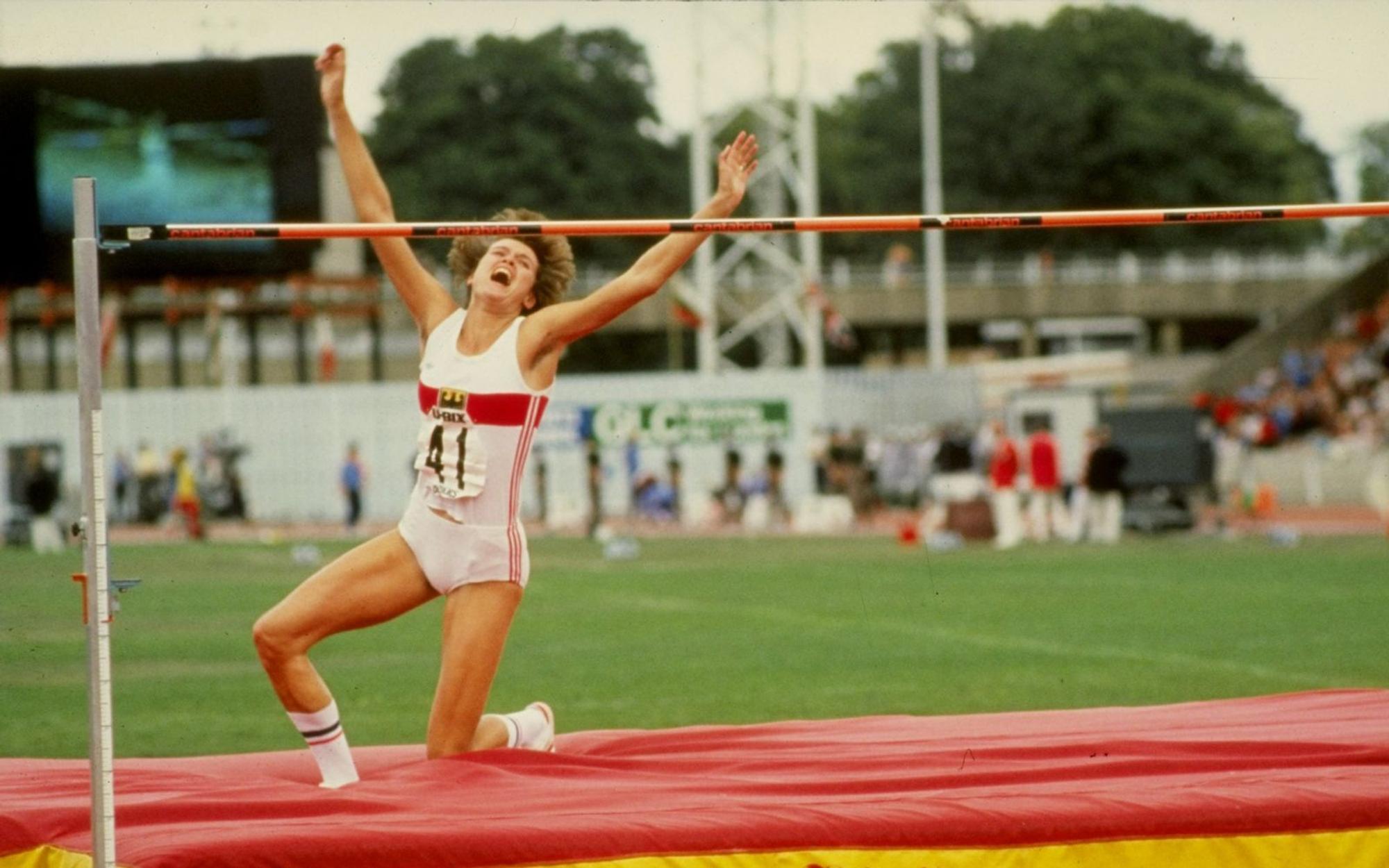 Ein weiterer Höhepunkt in Ulrike Meyfarths Karriere: 1983 stellte sie bei einem Wettbewerb in London mit 2,03 Meter einen neuen Weltrekord im Hochsprung auf. (Bild: Allsport UK /Allsport/Getty Images)