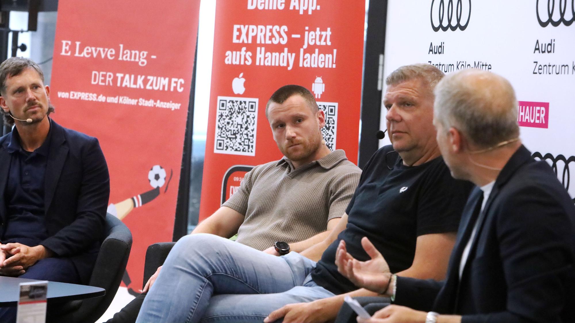Christian Clemens (2.v.l.) und Martin Schlüter (2.v.r.) mit den Moderatoren Christian Löer (r.) und Uwe Bödeker (l.).