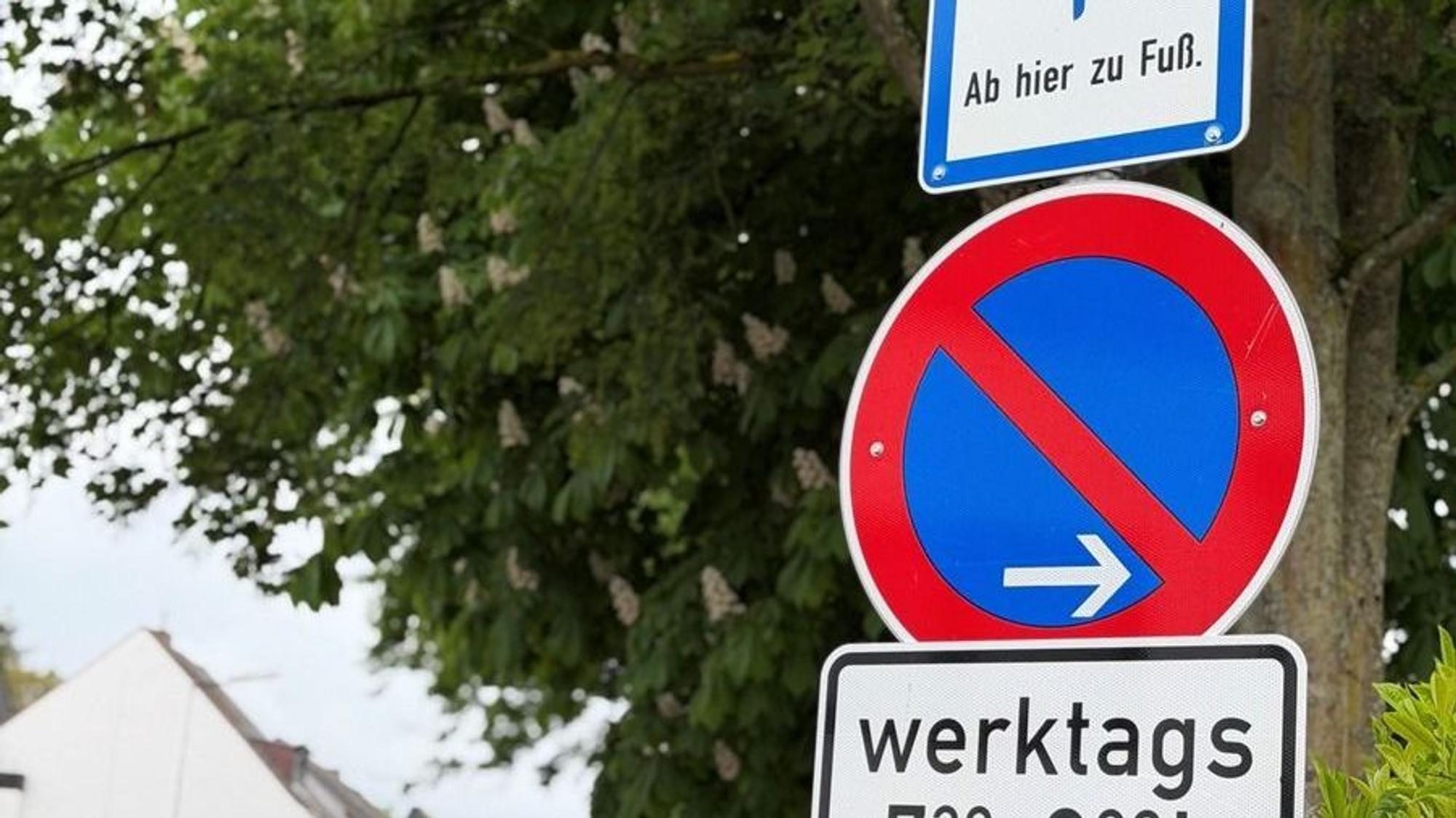 Eingerichtete Elternhaltestellen sollen gefährliche Verkehrssituationen durch Elterntaxis vermeiden und die Sicherheit erhöhen.